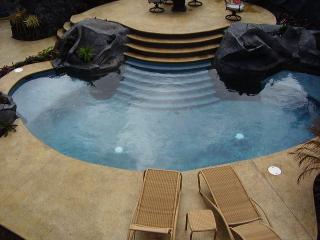 Ala Kai Wailele - Beautiful Pool & Lounge Chairs