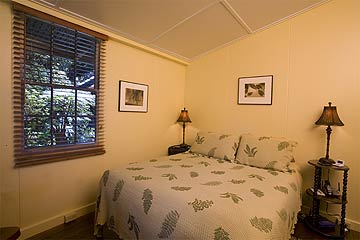 Volcano Bungalow - The queen-sized bed in the master bedroom has a mattress warming pad with dual controls.